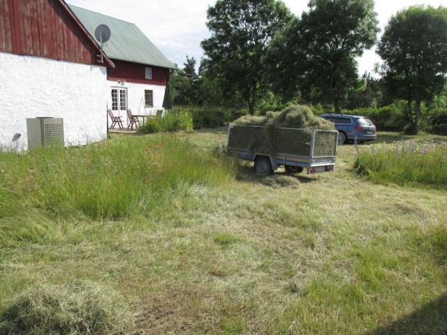 Lasta och handköra, sedan kroka på och frakta iväg